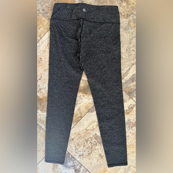 Athleta Yoga Workout Leggings in Black with White Zig Zag Print - Size Medium - Picture 2 of 6